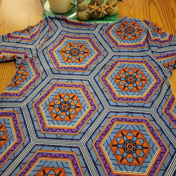 LuLaRoe Size M pullover swing top NWOT - Picture 3 of 8